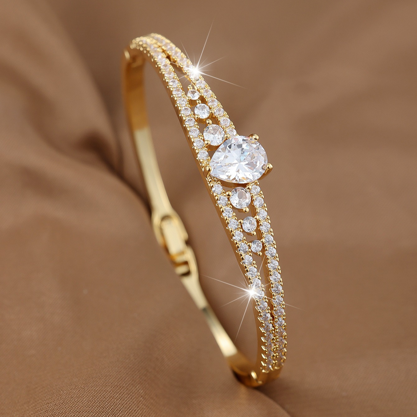 Stunning Court-Style Copper Bracelet with Zirconia